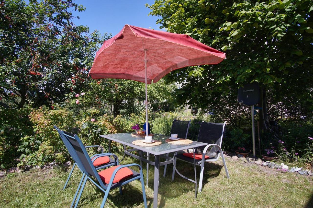 Zentral Aber Ruhig, Terrasse Mit Viel Gruen - Strandnahes Ferienhaus Luki Goehren (Ruegen) Exterior foto
